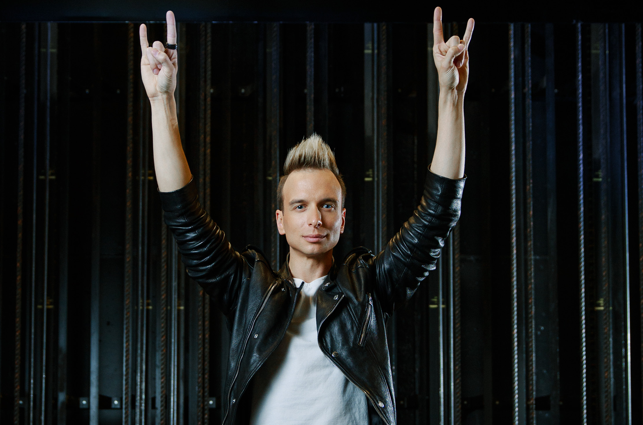 Read more about the article Superstar Magician Leon Etienne brings Magic Rocks! to Pompano Beach Cultural Center on April 11, 2020.