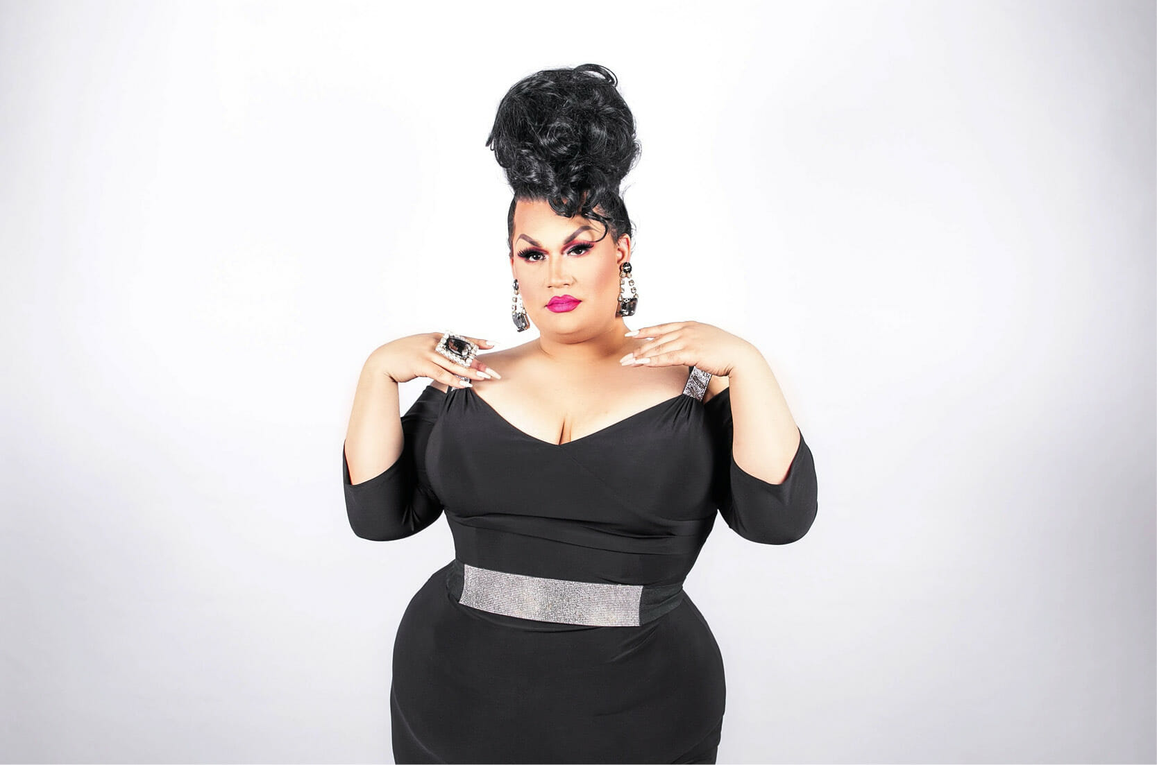 Read more about the article The Queen with the Golden Voice