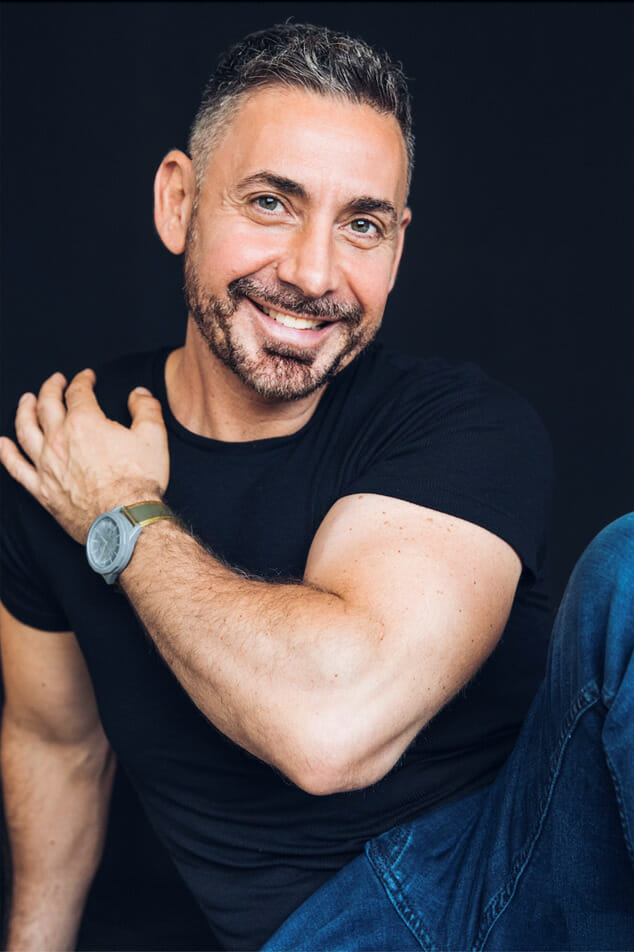 Read more about the article Celebrity Couturier Gustavo Cadile Launches Miami Design Showroom & Studio with New Collection at Visionnaire