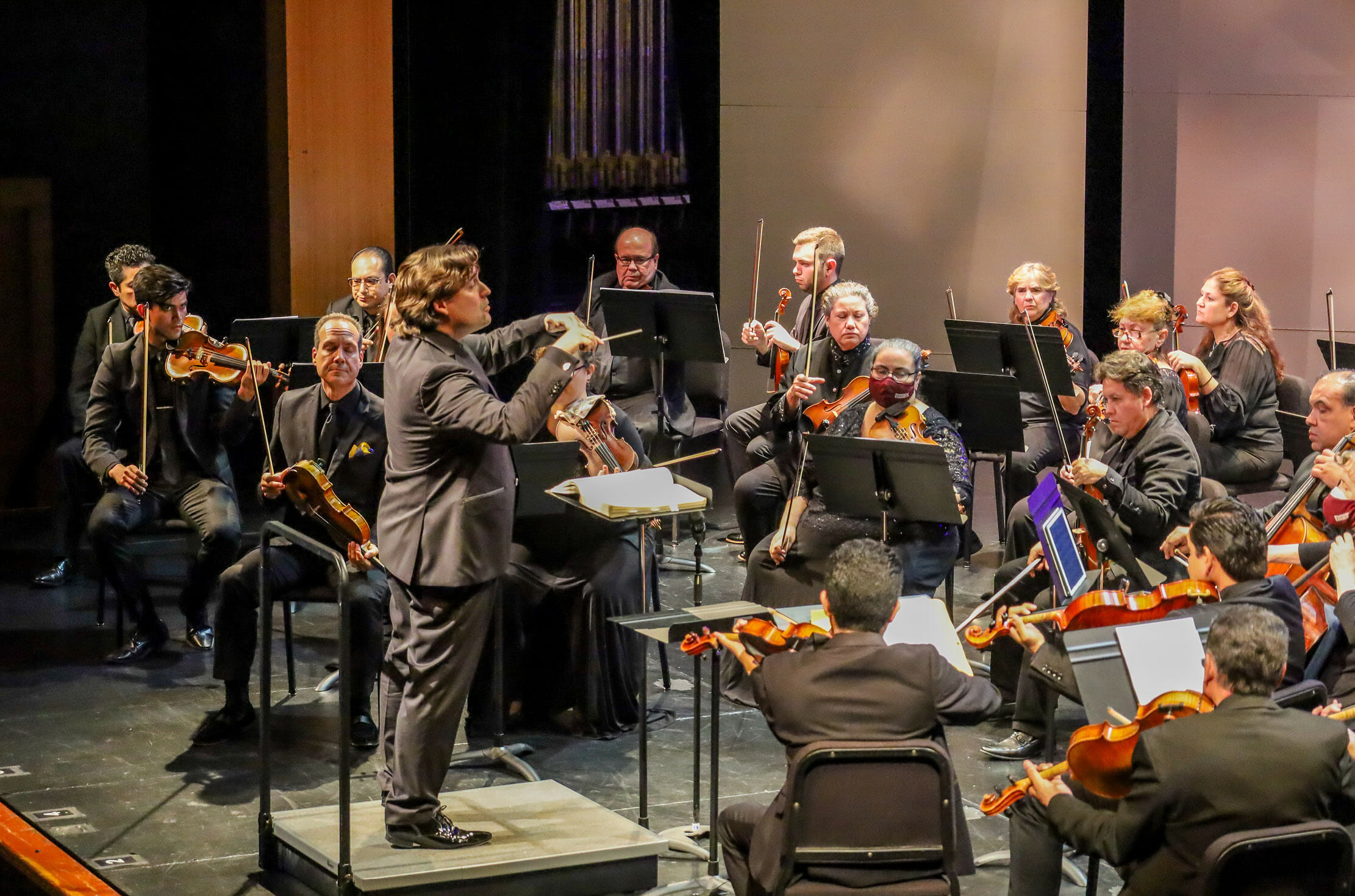 Read more about the article Join Symphony of the Americas and Artistic Director and Conductor Pablo Mielgo  in its 35th Season