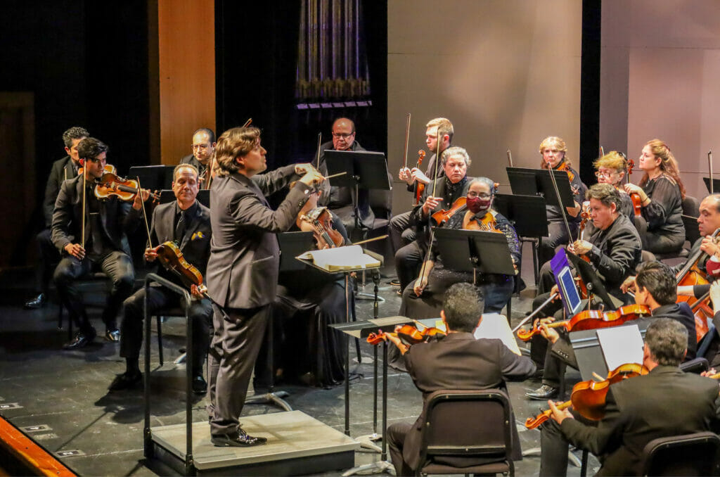 Pablo Mielgo conducts Symphony of the Americas