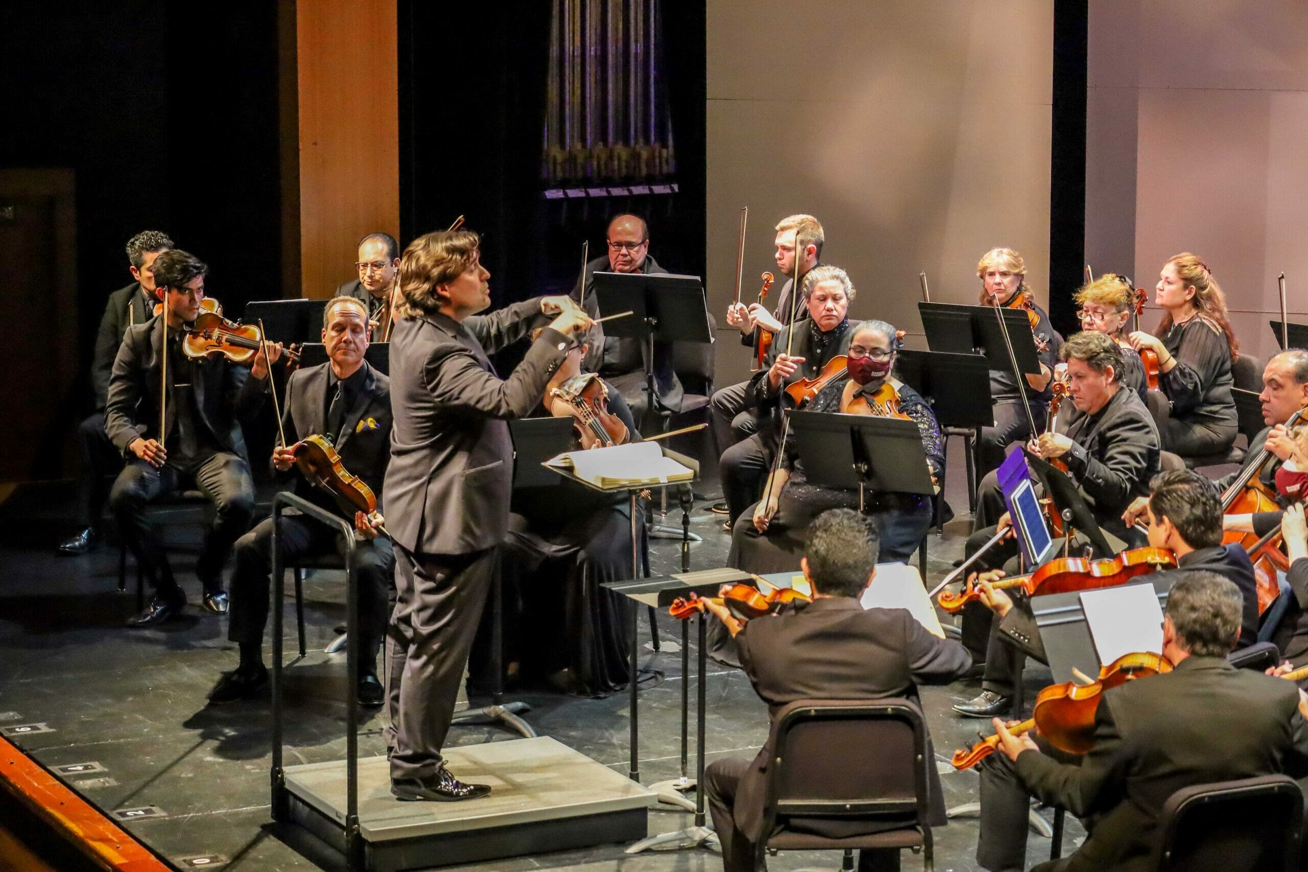 Read more about the article The Curtain Rises on Symphony of the Americas’ 36th Season with the Music of Legendary Composer John Williams Conducted by Artistic Director Pablo Mielgo