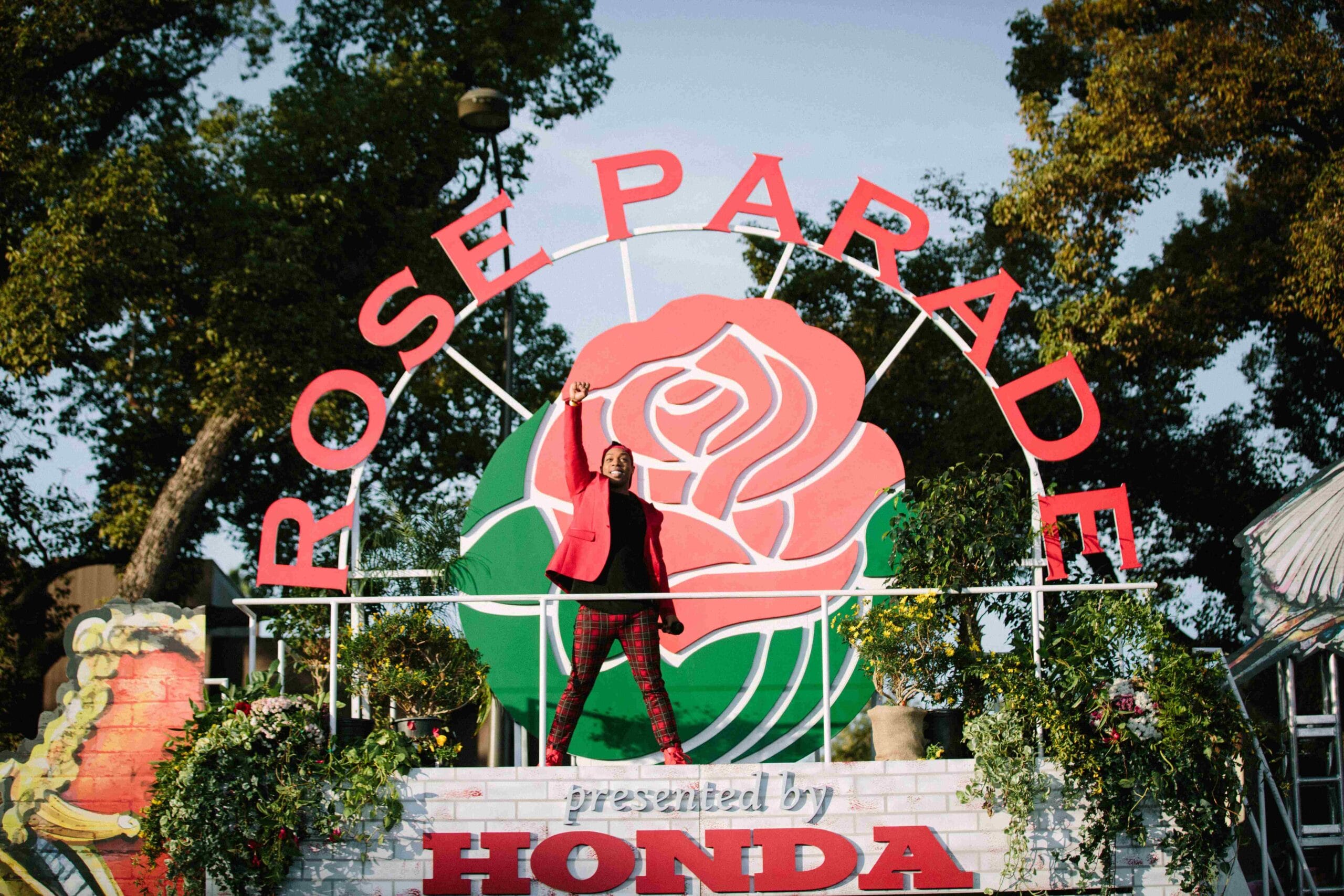 Read more about the article Visit Lauderdale Prepares to Participate in the Rose Parade® on New Year’s Day