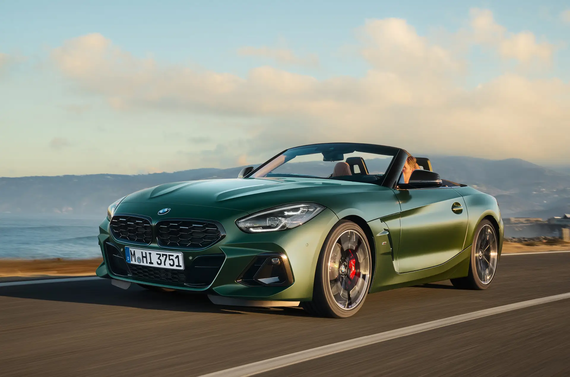 Read more about the article The New 2025 BMW Z4 M40i 6-Speed Manual