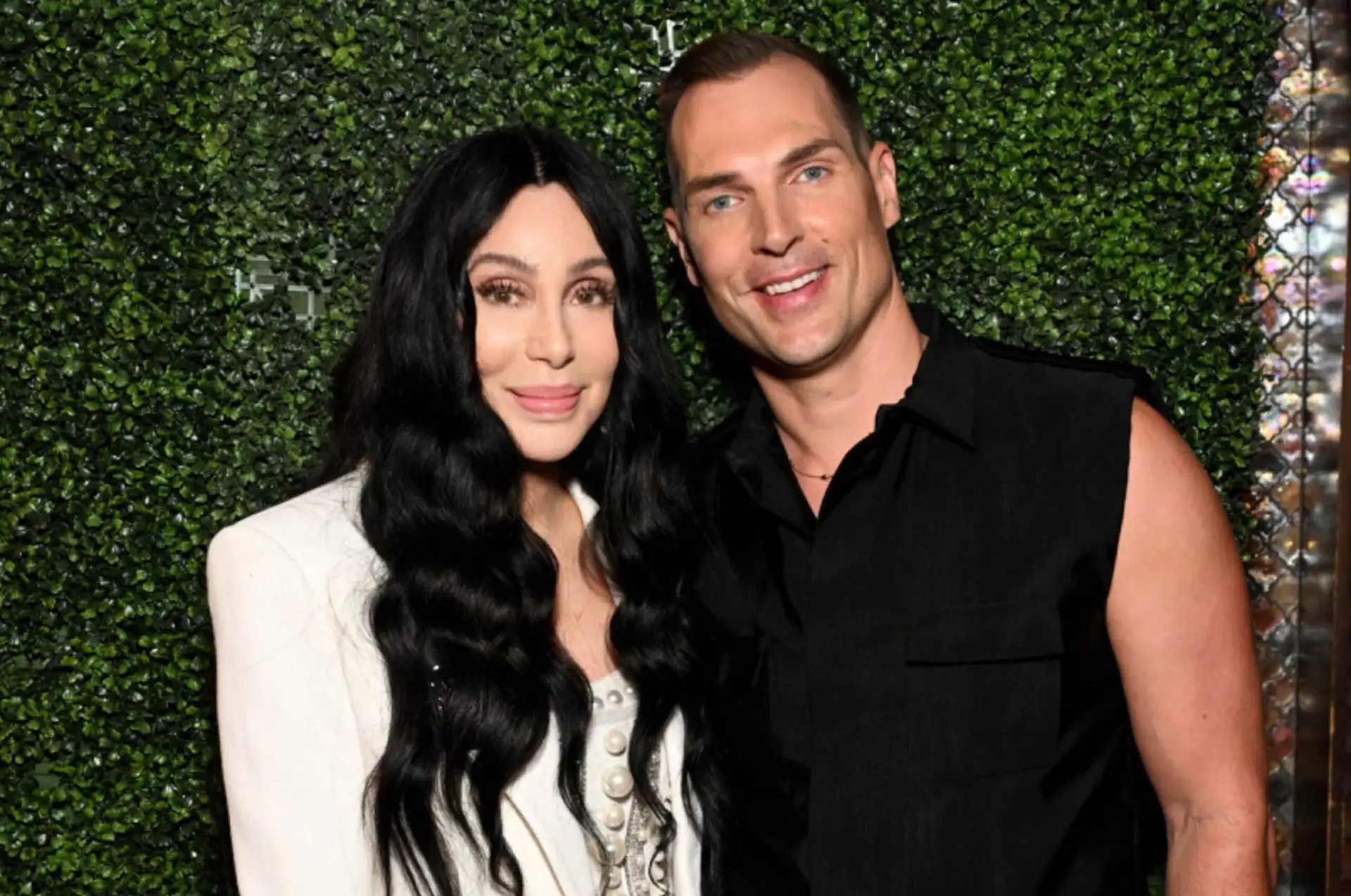 Read more about the article Cher Stuns as Surprise Guest at The Abbey’s Relaunch Party
