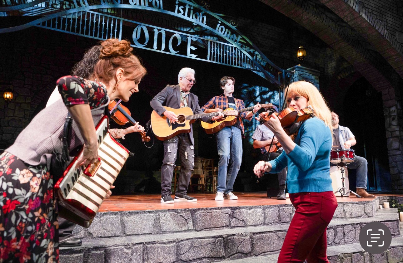 Read more about the article Carbonell Awards Announce Winners for 2024-2025 Theater Season