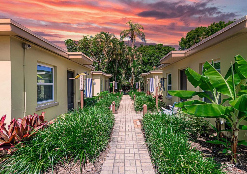 Beachchomber_walkway Photo