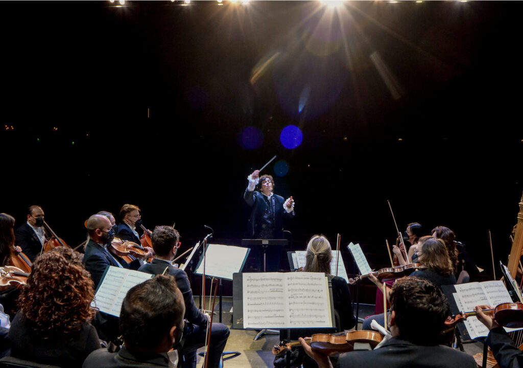 SFSO_ Orchestra photo on stage