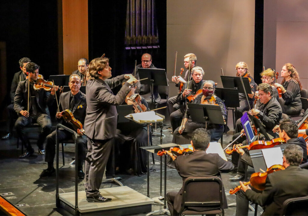 Pablo Mielgo conducts Symphony of the Americas