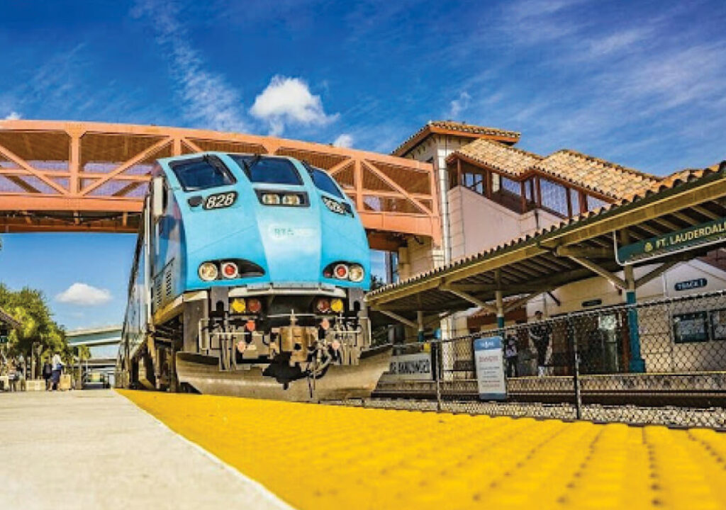 Tri-Rail - Train arriving to the station